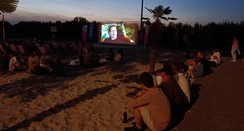 Letnie Kino na Plaży. Emocje, kosmos i klasyka filmowa pod gołym niebem (foto)