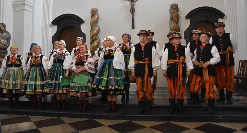Patriotyczne nuty w muzealnych murach. Ksinzoki uczciły zbliżające się Święto Wojska Polskiego (foto,film)