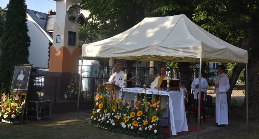 Łowicz. Msza polowa przy kapliczce św. Rocha (foto)