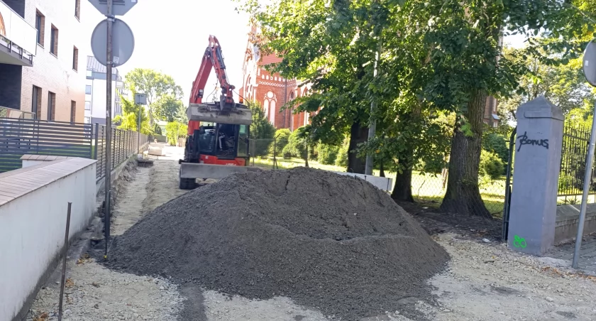 Łowicz. Przebudowa ul. Akademickiej wchodzi w ostatni etap (foto)