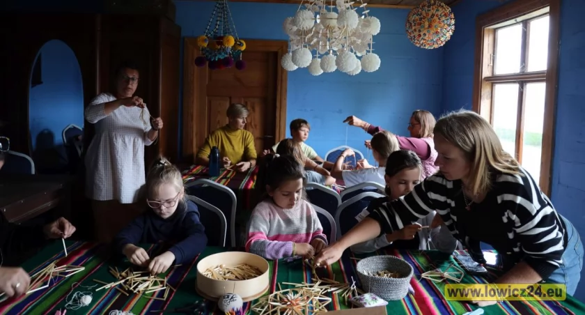 Warsztaty ozdób ludowych w złakowskim miniskansenie (foto)