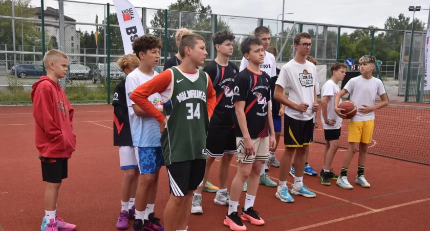 Trwa turniej ZATORZE BASKET 3x3 na Orliku w Łowiczu! (foto, film)