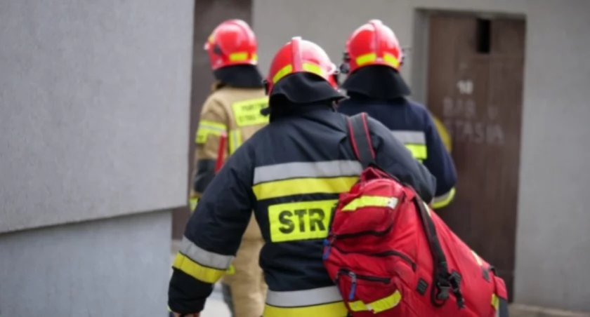 Strażacy i ratownicy uratowali życie mieszkańcowi Kompiny