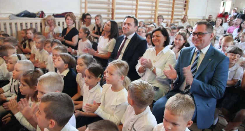 Rozpoczęcie roku szkolnego w SP nr 1 w Łowiczu (foto, film)