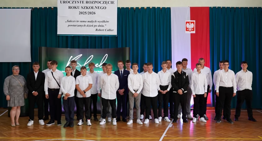 Uczniowie ZSP nr 2 CKZ w Łowiczu rozpoczęli nowy rok szkolny (foto, film)