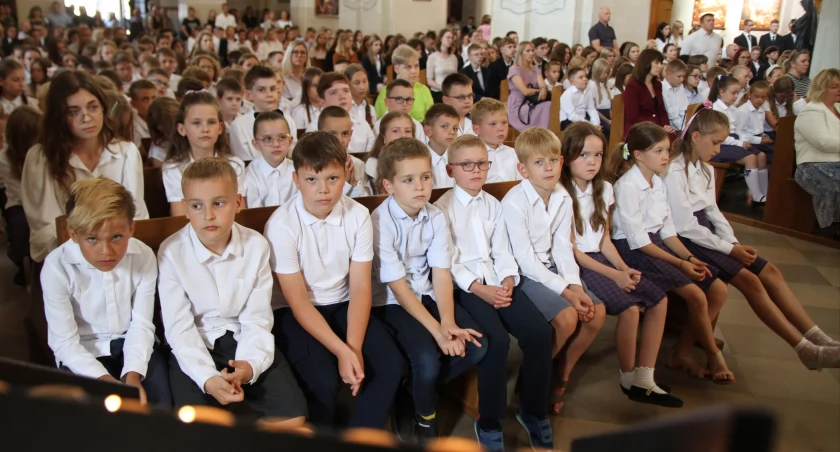 Uczniowie Pijarskich Szkół Królowej Pokoju w Łowiczu rozpoczęli nowy rok szkolny (foto)