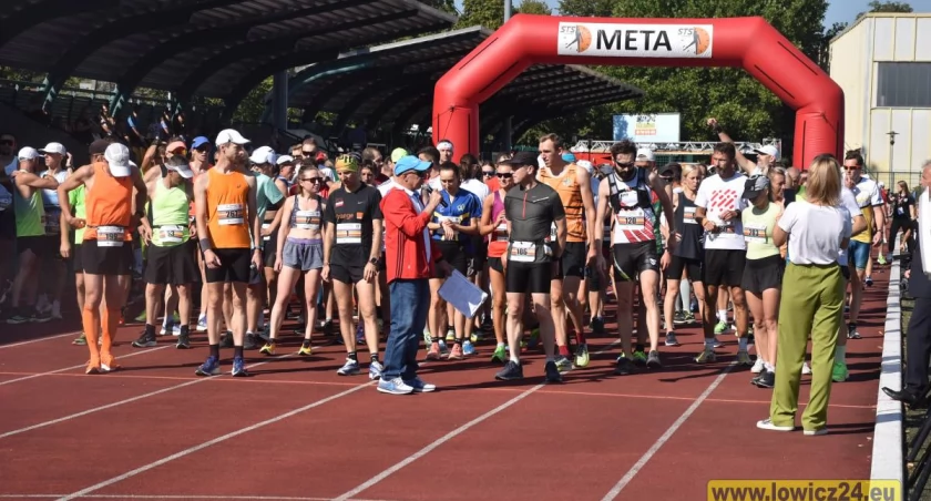 Biegowe emocje w sercu Łowicza. 43. Półmaraton Jesieni coraz bliżej