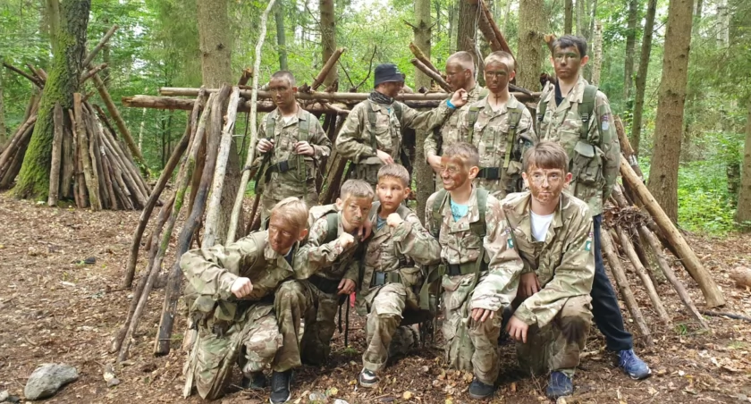 Wychowankowie MOS Kiernozia na survivalowym wyjeździe (foto)