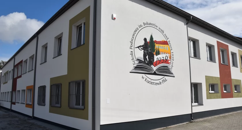 Pamięć i nowoczesność. Szkoła w Kocierzewie zyskała mural i nowe oblicze (foto,film)