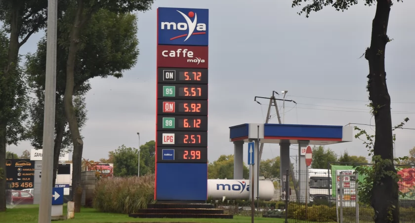 Ceny paliw w Łowiczu rosną. Gdzie zatankujesz najtaniej? 