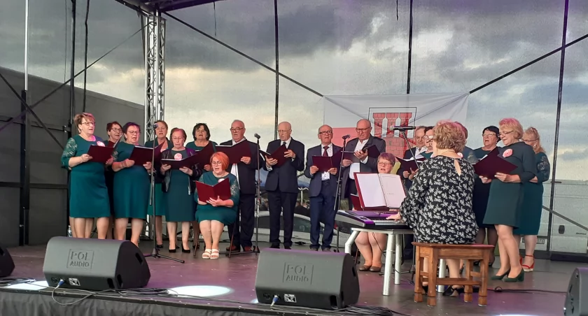 Seniorzy z chóru MELODIA zaśpiewają w Pałacu w Walewicach