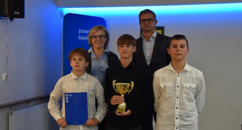Zarząd Powiatu Łowickiego nagrodził szkoły za sportowe sukcesy (foto)