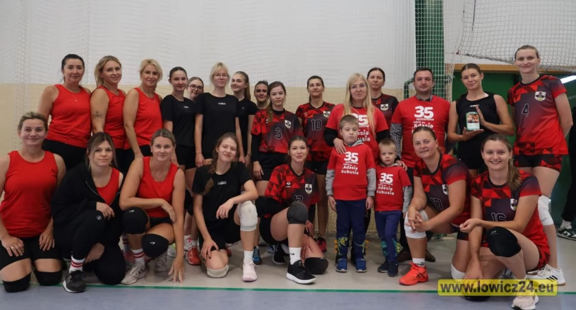 Dziś sport i pomoc idą w parze! Łowicz wspiera małych wojowników (foto)