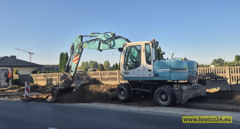 Ruszyła budowa parkingu przy Cmentarzu Emaus w Łowiczu (foto)