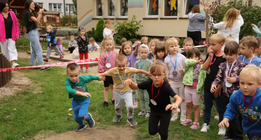 „Przedszkolako Megeddon”. Sportowa zabawa dla najmłodszych „Pod Tęczą” (foto)