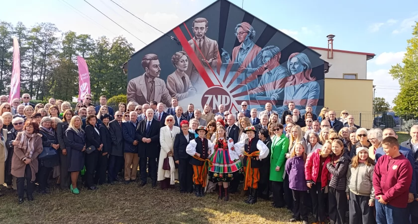 120 lat ZNP. W Pilaszkowie odsłonięto mural upamiętniający początki związku (foto,film)