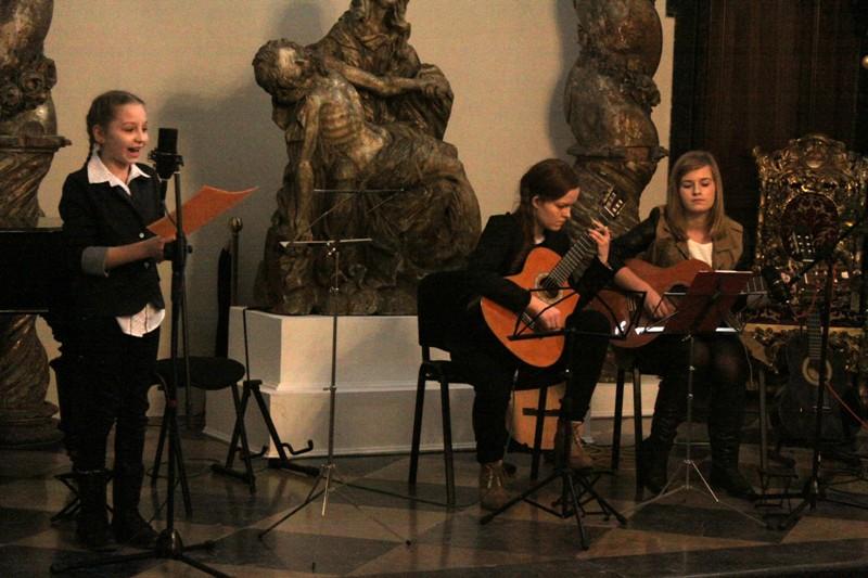 Bożonarodzeniowy koncert uczniów CEM - VIDEO