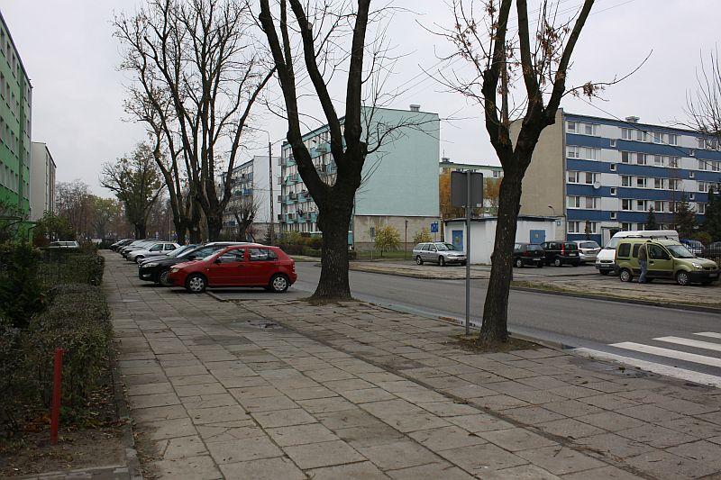 Cztery firmy zainteresowane budową parkingu i chodników