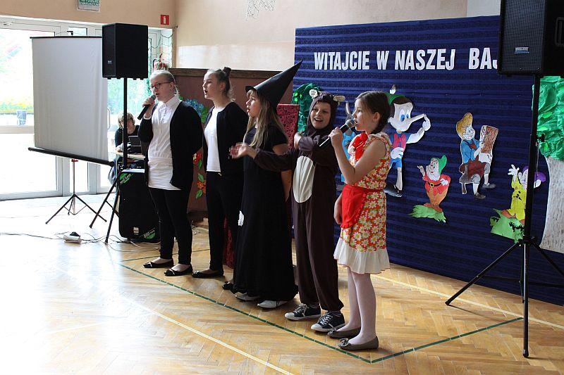 Szkoły stowarzyszeniowe świętowały w Niedźwiadzie
