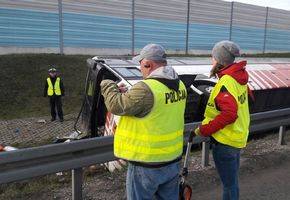 Utrudnienia na autostradzie A2 po wypadku autokaru