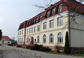 W tygodniu uczniowie, w weekendy studenci