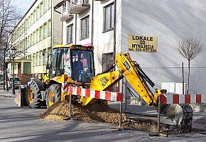 Awaria wodociągowa w alejkach