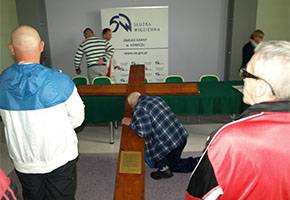 Symbole ŚDM w ZK w Łowiczu