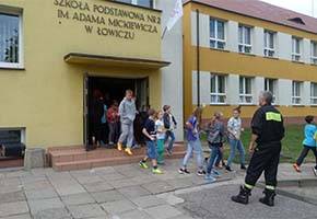 Próbna ewakuacja przeciwpożarowa w dwóch szkołach