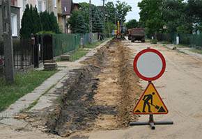 ZUK rozpoczął budowę chodnika i drogi na Cichej