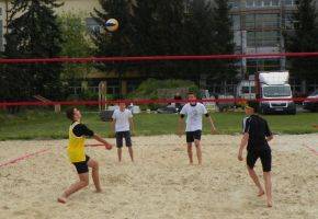 Gimnazjaliści grali w plażówkę