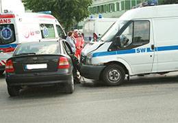 Zderzenie więziennej furgonetki z samochodem osobowym - AKTUALIZACJA