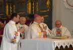 Tłum wiernych na jubileuszu ks. bp. Józefa Zawitkowskiego