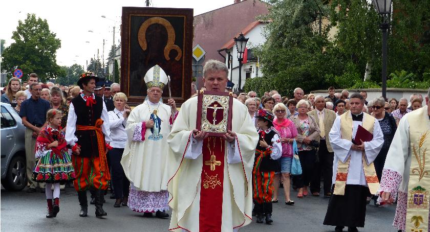 Wejdźcie do kościoła, tu jest Matka!