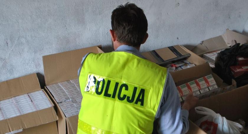 Chcieli kupić prawie ćwierć tony nielegalnego tytoniu. Wpadli w ręce policji