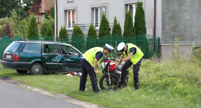 Motocykl i volkswagen zderzyły się w Parmie