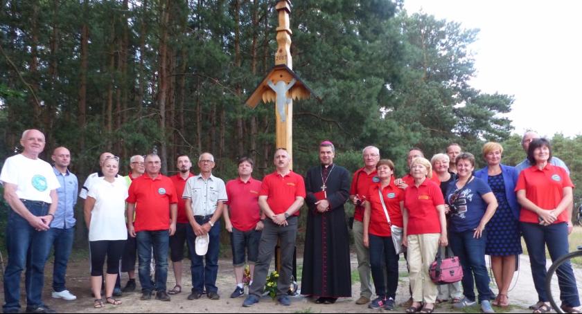  Poświęcono replikę krzyża w Świącach