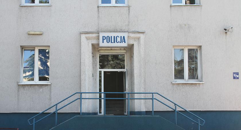Kierowca golfa ranny po zderzeniu z ciągnikiem