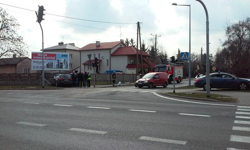 Zignorował czerwone światło i spowodował kolizję