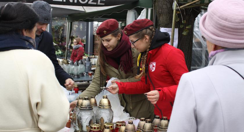 Kupując znicz wspierasz łowicki hufiec ZHP
