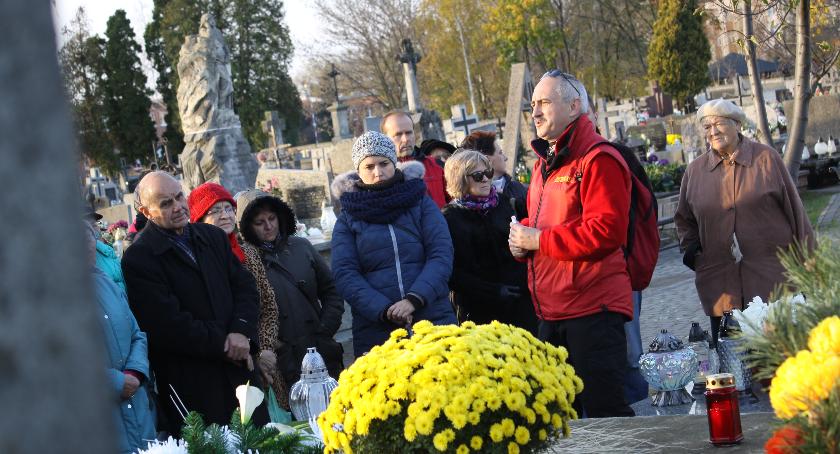 Spacer po cmentarzu katedralnym w Łowiczu