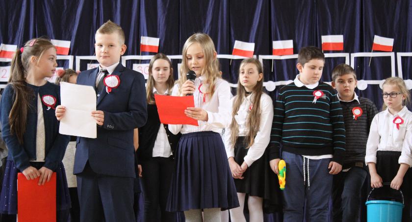 Radosne świętowanie Niepodległej w SP 4 i SP 2 w Łowiczu