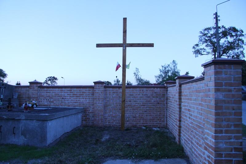 Rozsądna decyzja burmistrza ws. krzyża