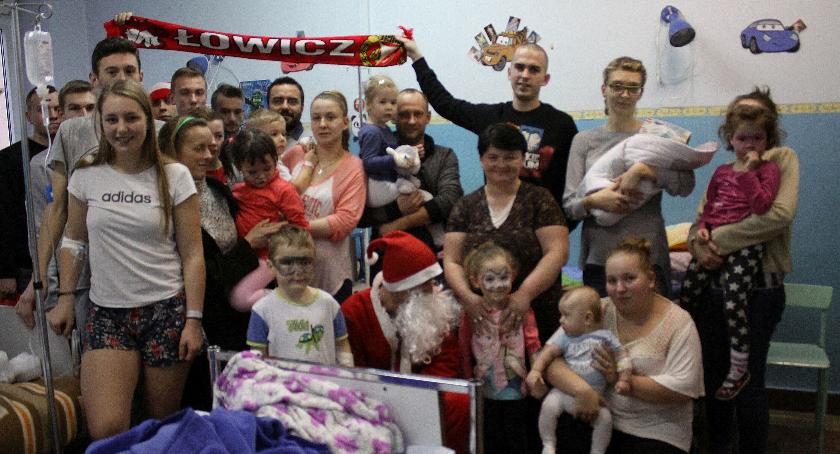 Widzewski Mikołaj też pamiętał o małych pacjentach