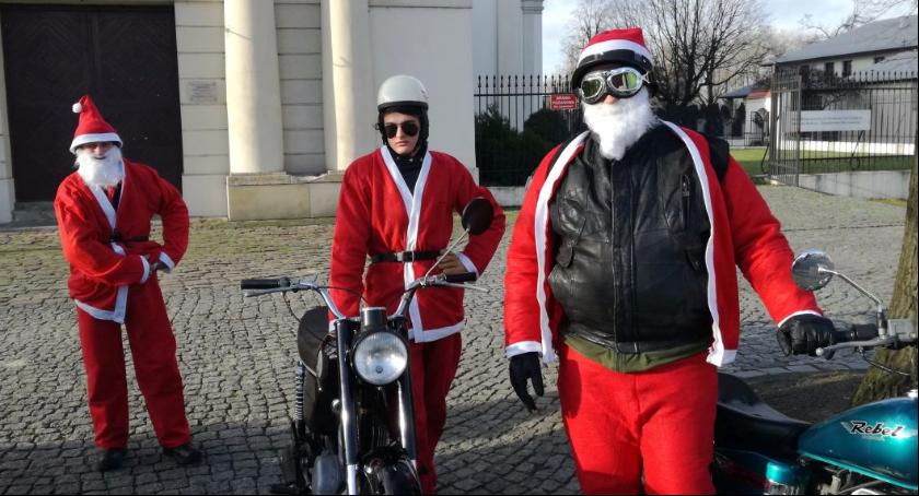Zmotoryzowani Mikołajowie na łowickim rynku i w szpitalu