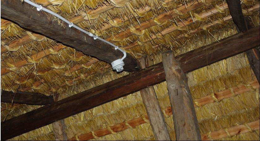 Skansen w Maurzycach doczekał się oświetlenia parkowego i instalacji przeciwpożarowej
