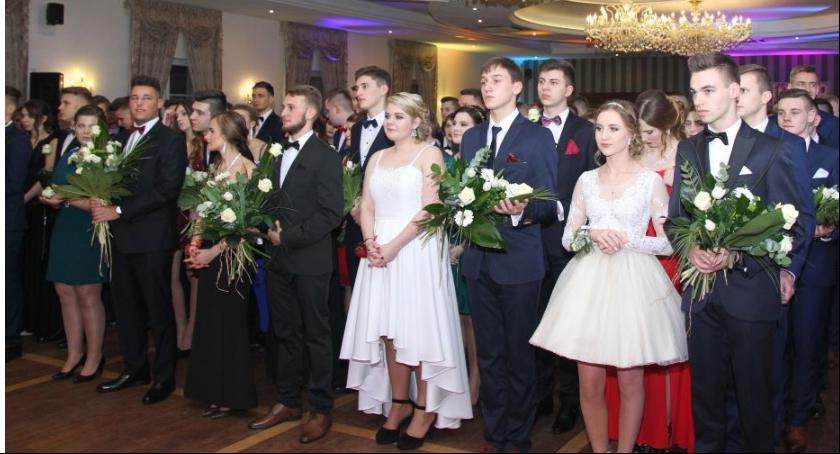 Maturzyści Ekonomika bawią się w Dworze Soplicowo (ZDJĘCIA, VIDEO)