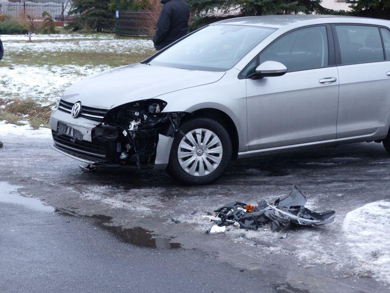 Skoda uderzyła w słup energetyczny