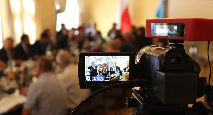 Transmisja na żywo z sesji Rady Miejskiej w Łowiczu (VIDEO)