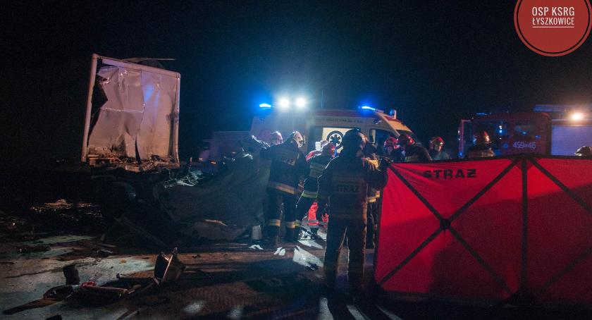 Tragiczny wypadek na A2 pod Łowiczem. Policja ustala tożsamość ofiary
