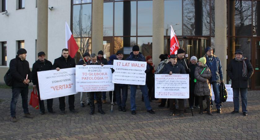 Kolejna pikieta pod Sądem Rejonowym w Łowiczu